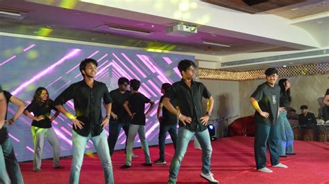 Prabhudeva's Dance Extravaganza: A Fusion of Bollywood Glamour and Global Rhythms!